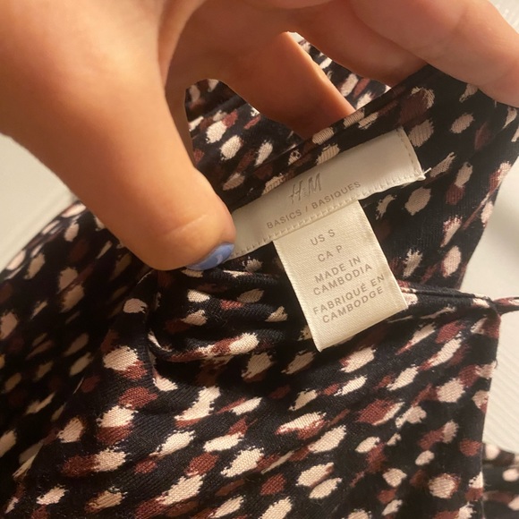 H&M maroon, black, and white romper - Picture 3 of 3